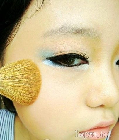 韩国化妆早龄化严重 小学生不化妆受排挤-中国