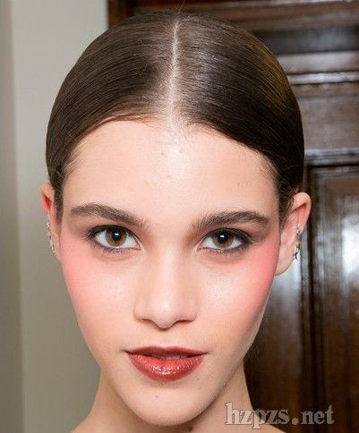 伦敦时装周 最美时尚妆容-中国化妆品招商网资