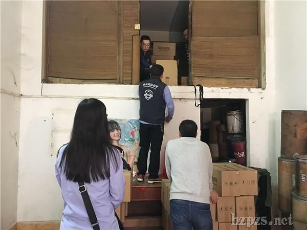 东莞查获一批问题进口化妆品 原产地韩国、