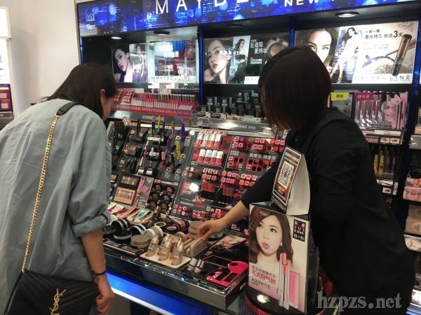 也有专柜无法做到海内外产品同步,如韩国爱茉莉旗下品牌梦妆(mamonde)